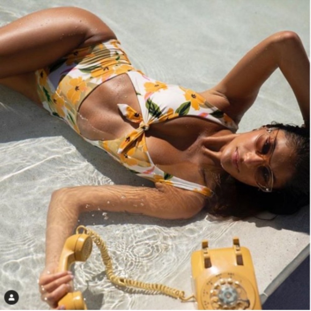 L*SPACE (RETAIL$264) Kylie Ibiza Floral -
Sexy One Piece - 10